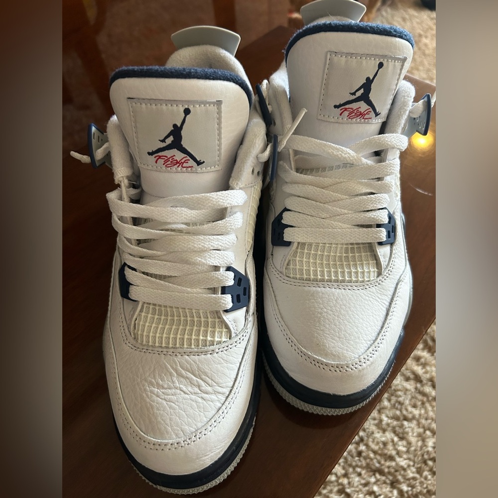 Air Jordan 4 Retro Midnight Navy size 7 GS
